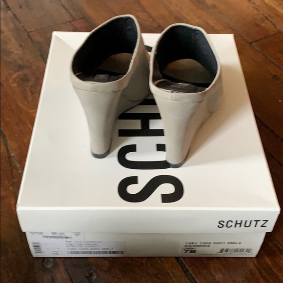 Schutz nobuck heels size 7 - Picture 3 of 4